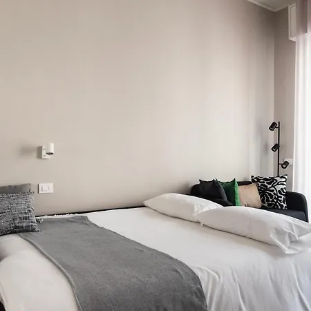 Youhosty - 3 Bedroom Citta Studi アパート